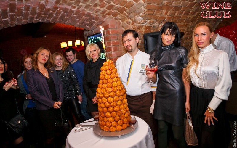 фотография торжества и отдыхающих в Вайнклубе, хороший отдых с хорошим вином